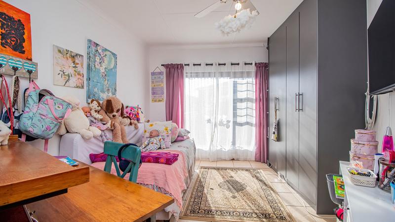 5 Bedroom Property for Sale in Fraaiuitsig Western Cape